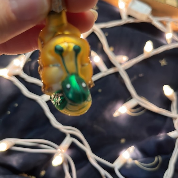 Sweet little small snail glass Christmas ornament - Picture 2 of 5